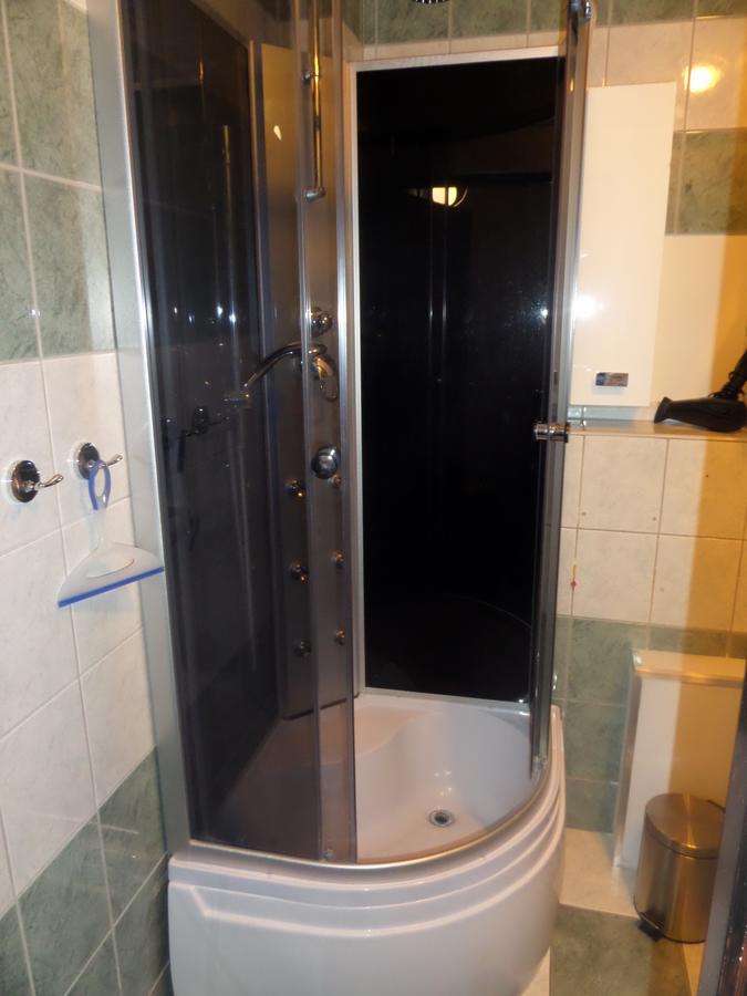 Incepcja 33 Hostel Wroclaw Ngoại thất bức ảnh